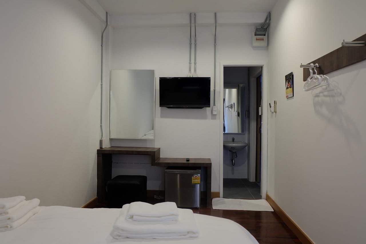 F Plus F Hostel Chiang Mai Exterior photo